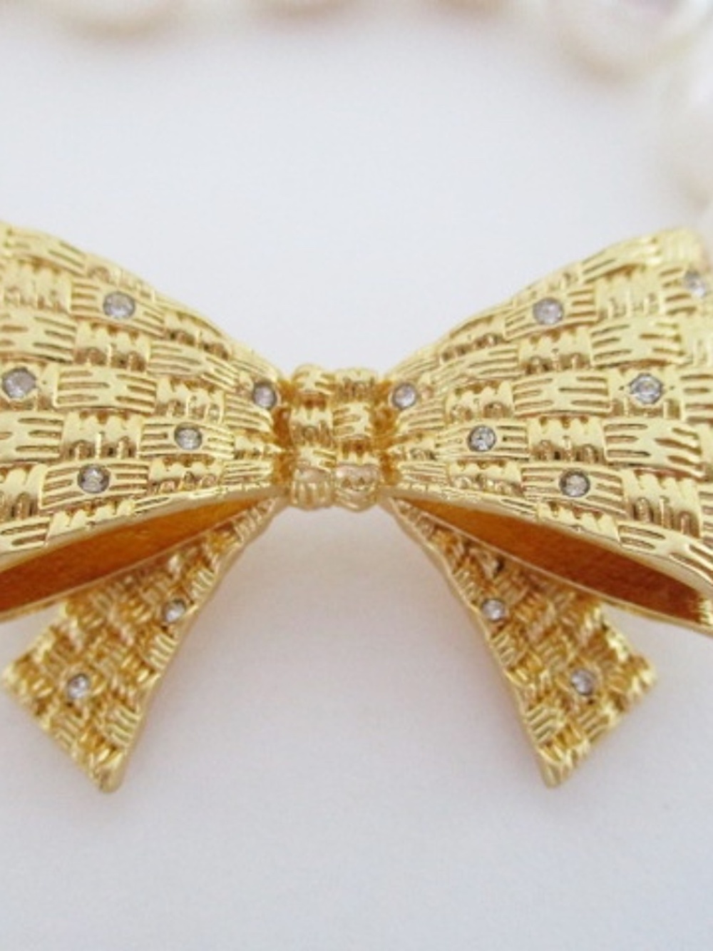 KATE SPADE - Wrapped with a Bow Pearl Necklace - Picture 2 of 5
